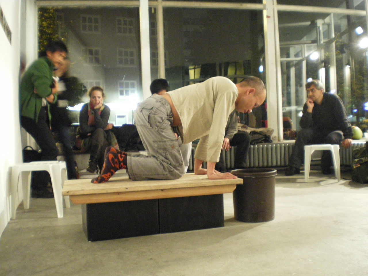 Photographic documentation of RYLLEGA Berlin (Performance by Truong Tan, 19 September 2008)